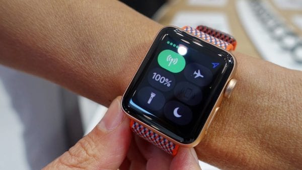 অ্যাপেল ঘড়ি সিরিজ ৩ ( Apple Watch Series 3 )