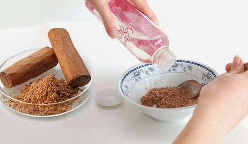 চন্দন ও গোলাপ জলঃ