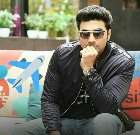 অভিনেতা দেবের জীবনী – ক্যারিয়ার জীবনঃ