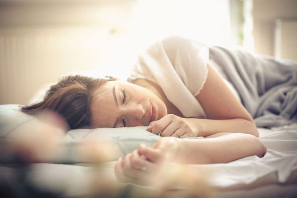 দিনের বেলা ঘুম পেলে সহজে বিছনায় যাবেন নাঃ