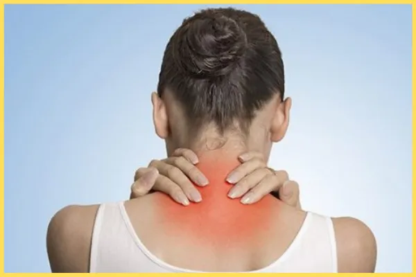 ঘাড়ে ব্যথা কেন হয়?
