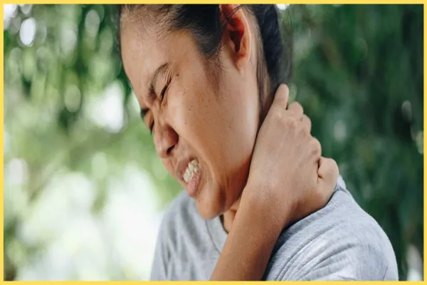 ঘাড়ে ব্যাথার চিকিৎসা করানোর জন্য ঘরোয়া টোটকাঃ